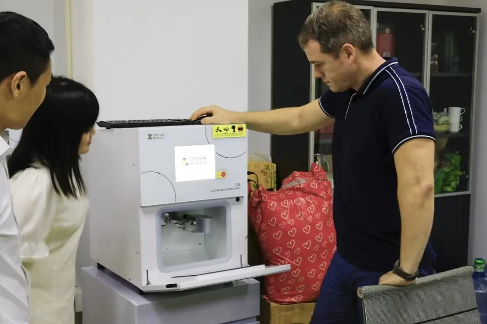 Welcome Alex, our Romanian customer, to Zotion Factory for training! Welcome Alex, our Romanian customer, to Zotion Factory for training!